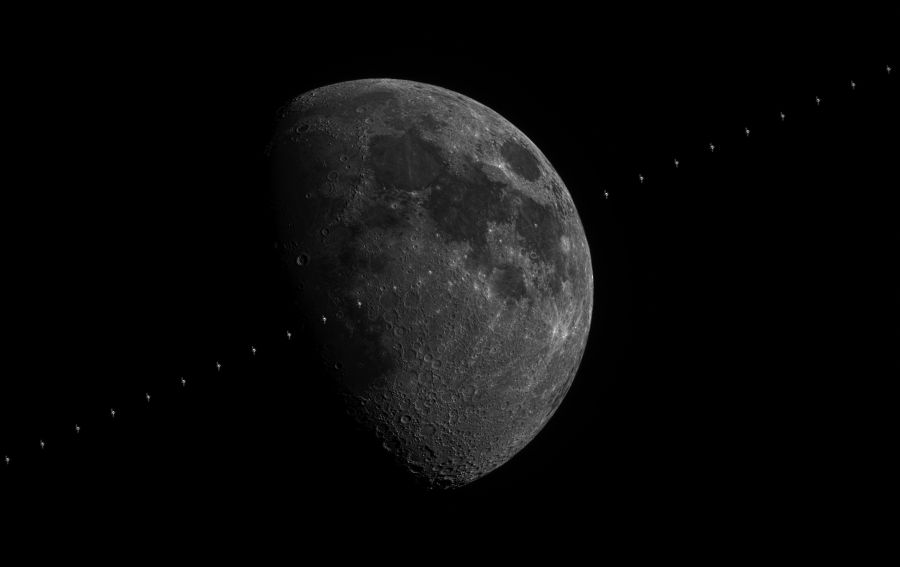 La ISS transita sul disco della Luna