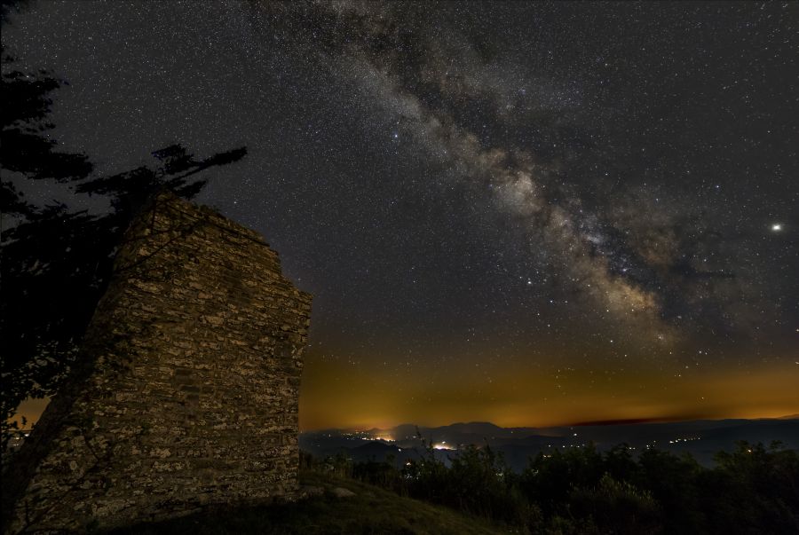 La Via Lattea dal castello di Monteboaggine