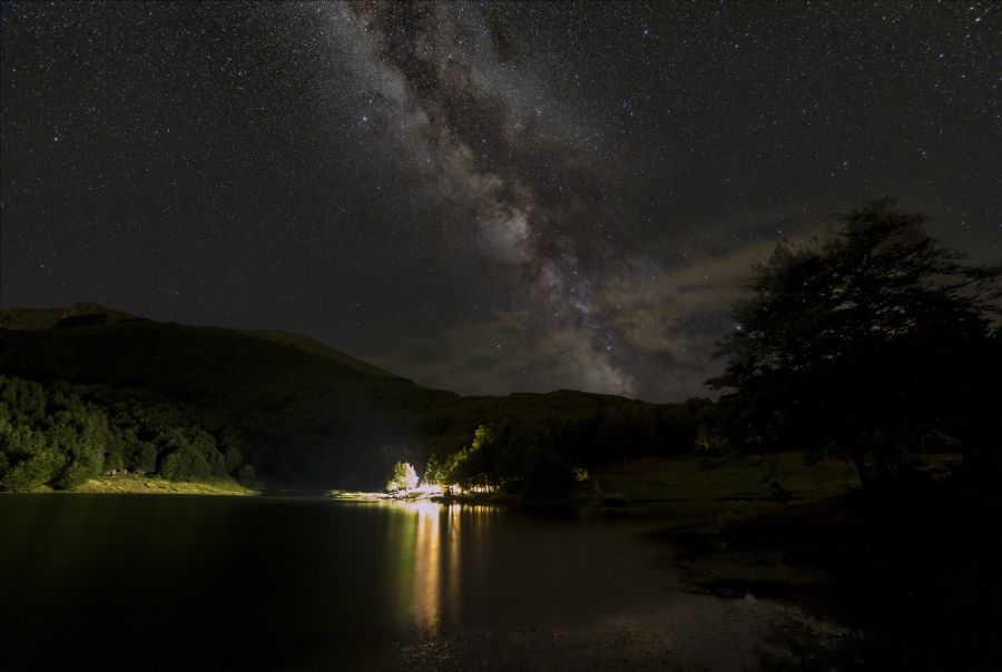 La Via Lattea dal lago Calamone