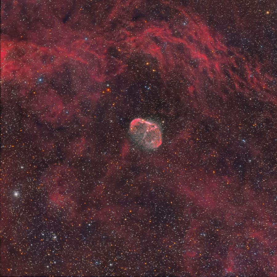 La Nebulosa Crescent e dintorni