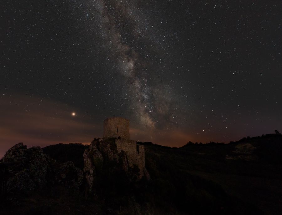 Via Lattea sopra la rocca di Pietrarubbia