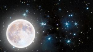 Il grande abbraccio della Luna Piena alle Pleiadi