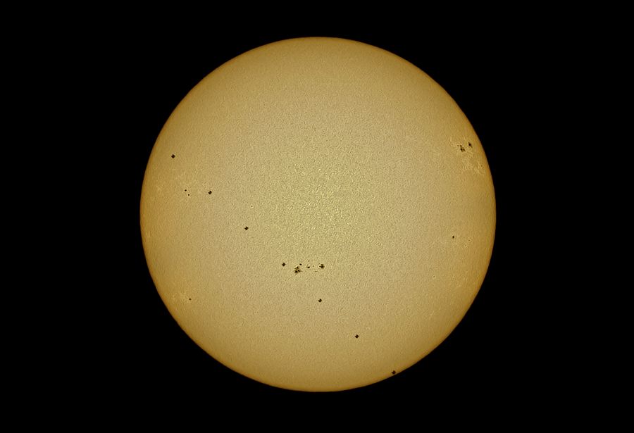 Iss passaggio davanti al Sole