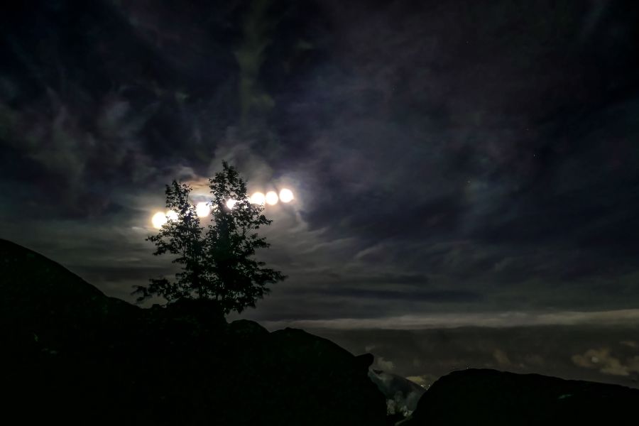 Super Luna del Cervo dalle Alpi Apuane