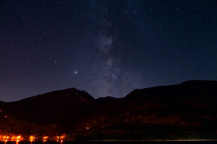 Giove e Via Lattea sopra il lago di Scanno