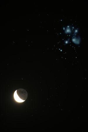 Congiunzione tra Luna e Pleiadi