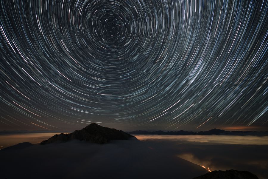 Vortice di stelle sopra la cima dell Grigna (LC)