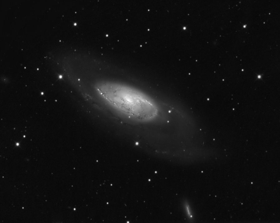 M106 – Luminanza