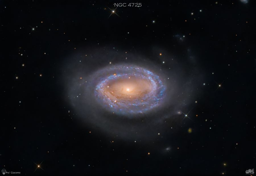 NGC 4725