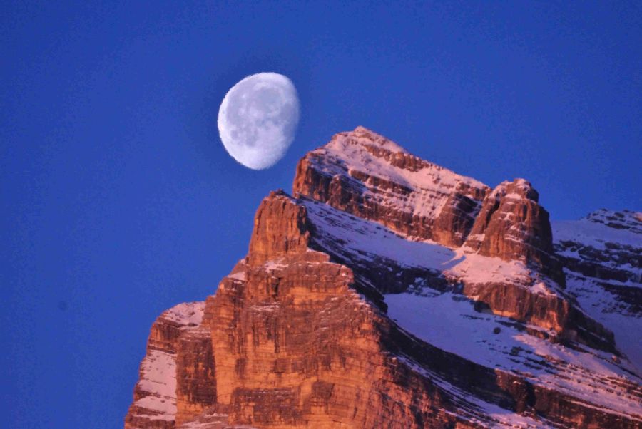 La Luna tramonta dietro il Pelmo