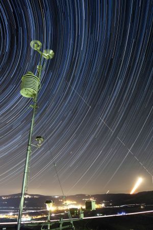 Stazione meteorologica MeteoFabro con Star-trails