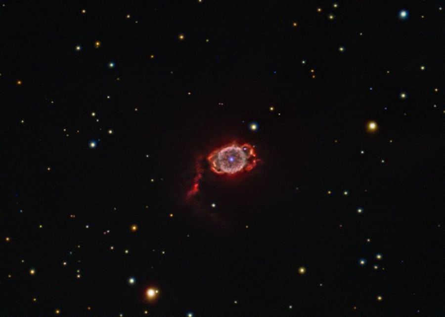 Bow-Tie NGC 40, Caldwell 2 planetaria