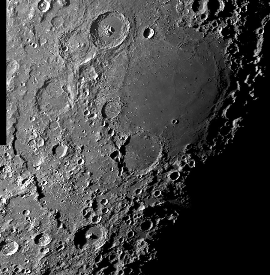 La regione lunare ad ovest del mare Nectaris fino ai monti Altai