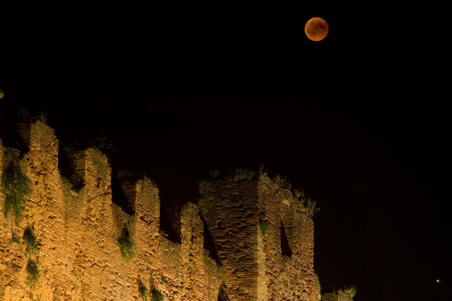 Luna, Marte e mura.