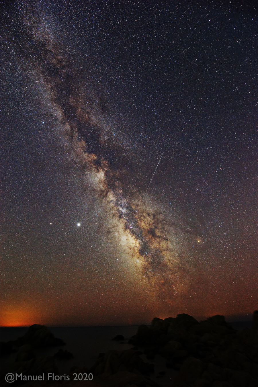 Una meteora sulla Via Lattea