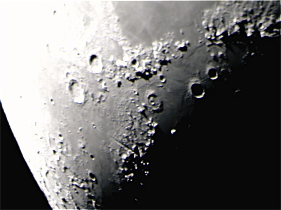 Luna crateri in penombra