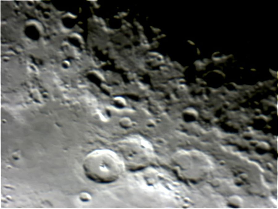 Luna crateri in penombra