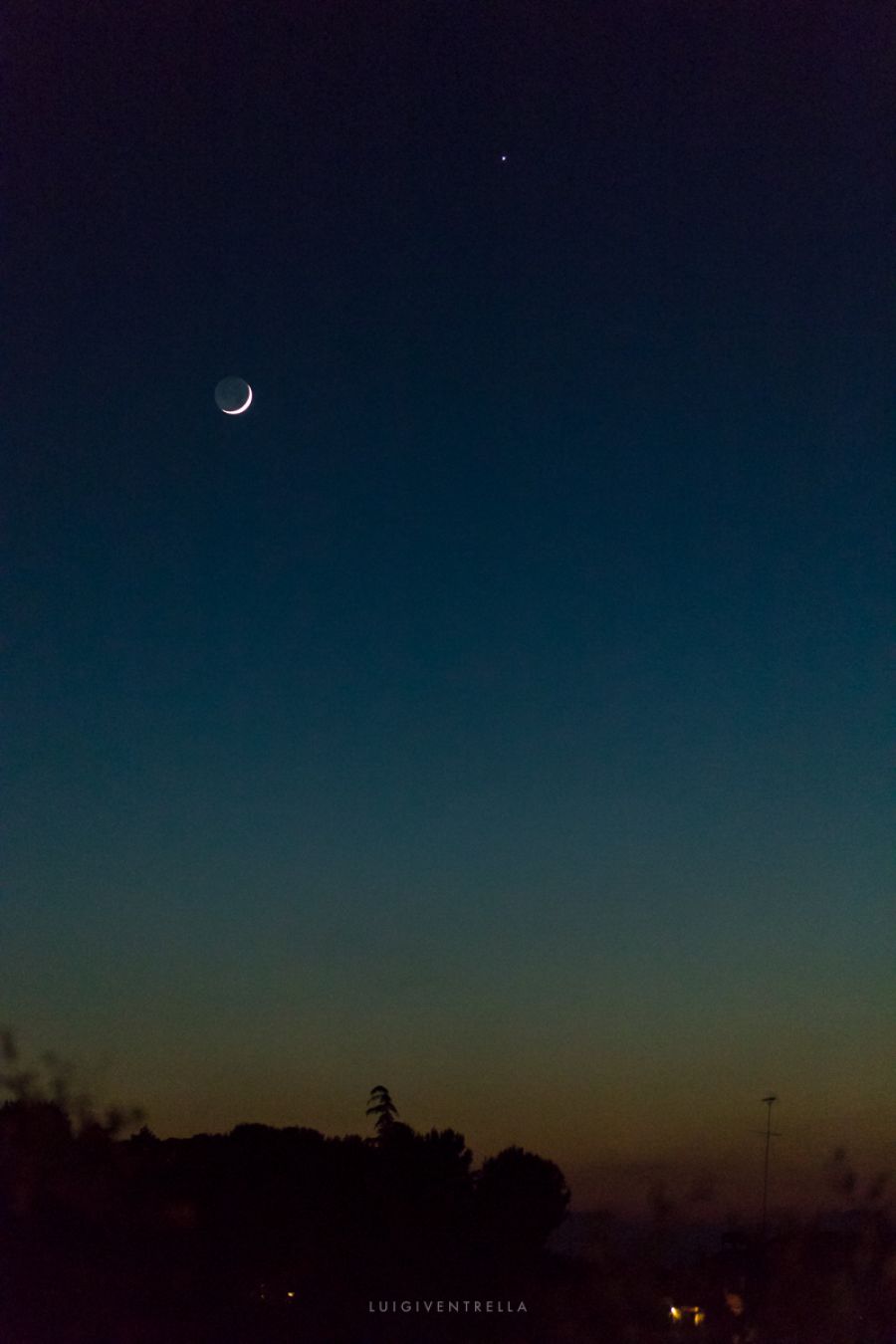 Luna e il chiar di terra, con Venere a due passi