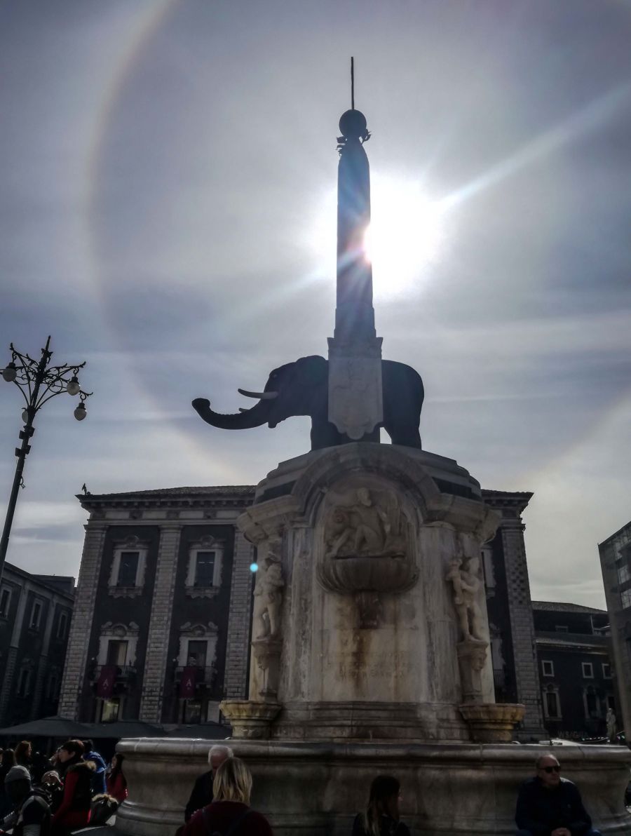 Spettacolare anello di luce illumina U Liotru