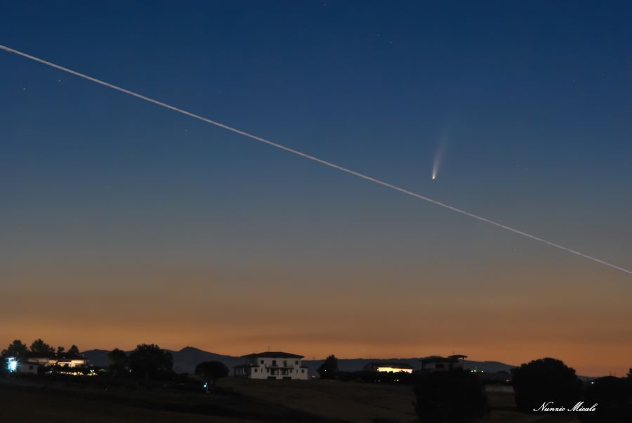 Cometa Neowise assieme alla Stazione Spaziale Internazionale