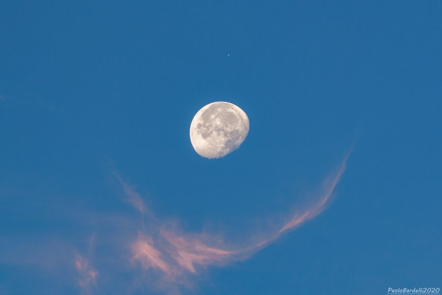 Luna e Marte all’alba