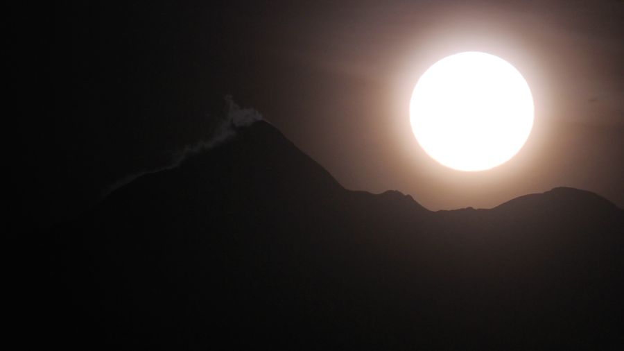 Sole al tramonto e monte Rocciamelone