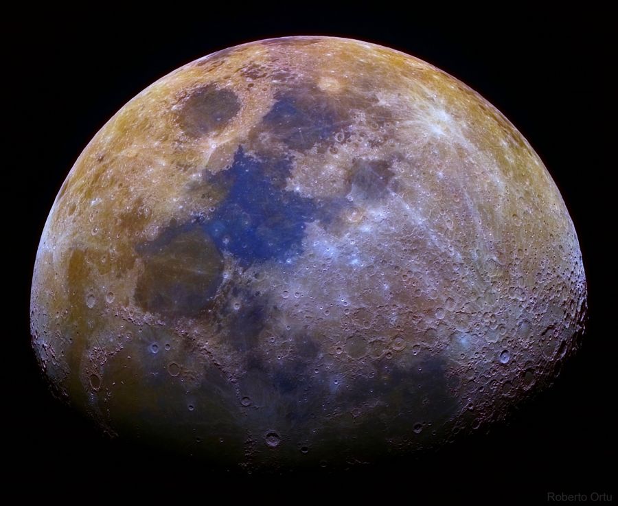 Mosaico lunare a colori