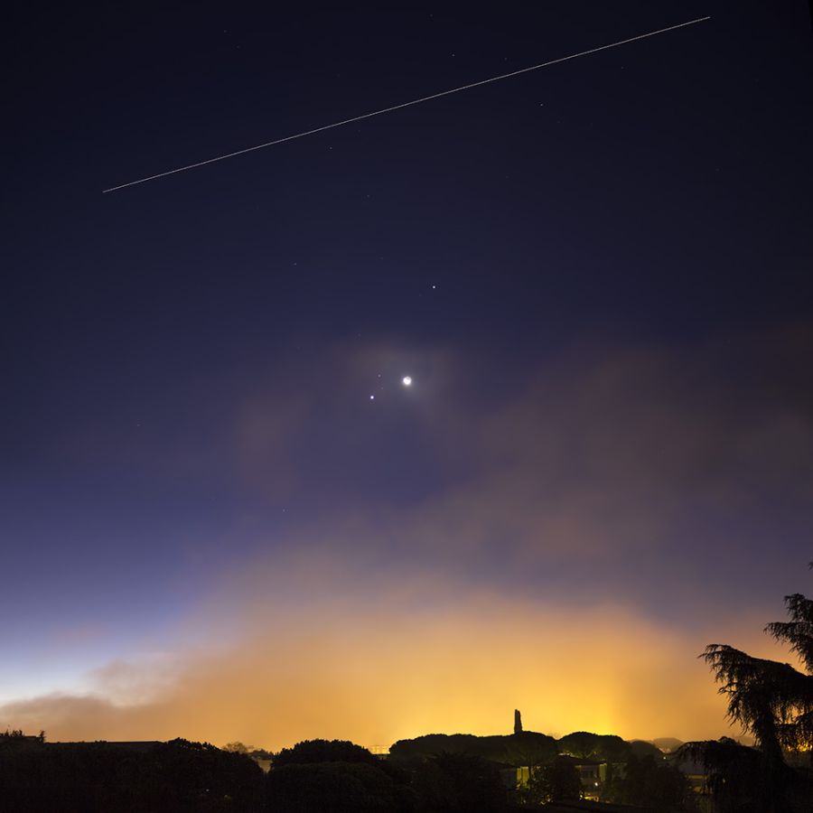 Congiunzione tra Marte, Venere, Luna, Giove ed ISS nella Nebbia