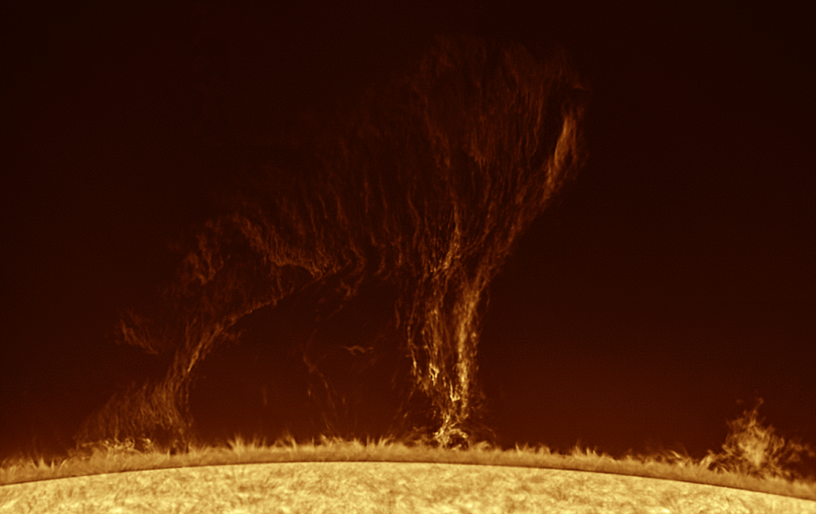 Giant Prominence 2020.05.04  Truss Refractor 228mm (FL=7.850mm)  Ioptron Cem120  ASI174MM  Daystar Quark Chromosphere version