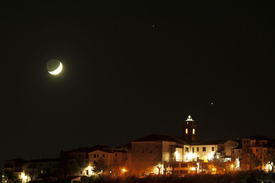 Terzetto celeste con centro storico