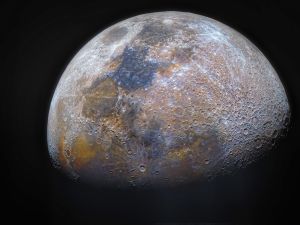 I tenui colori della Luna