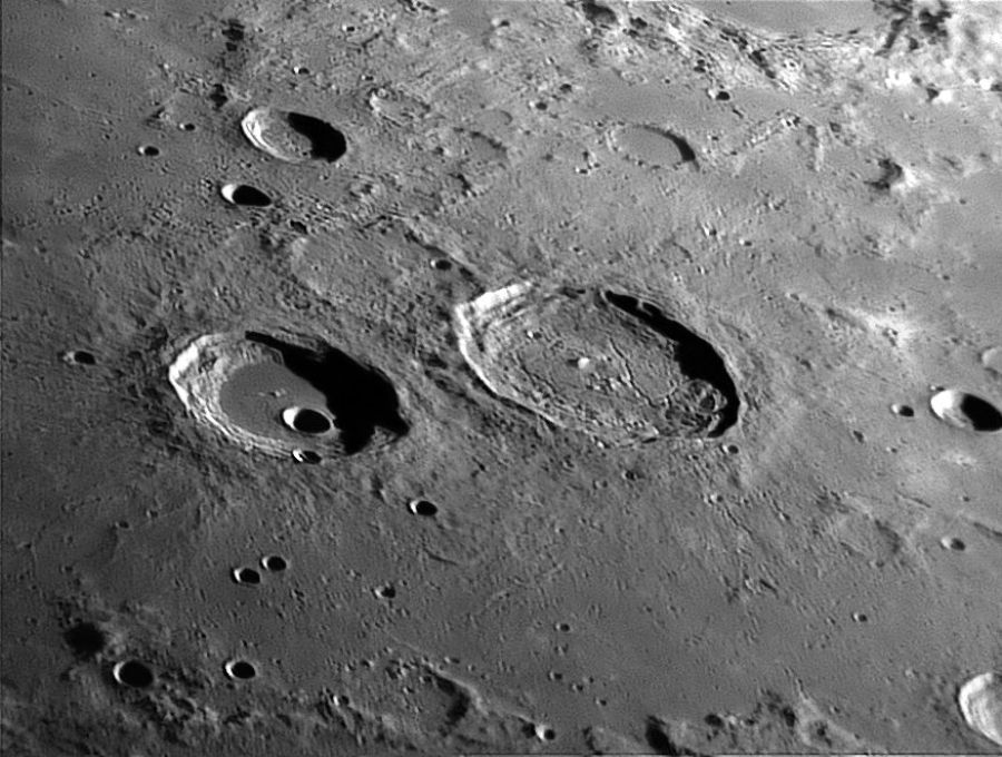 Luna: Crateri Atlas e Hercules