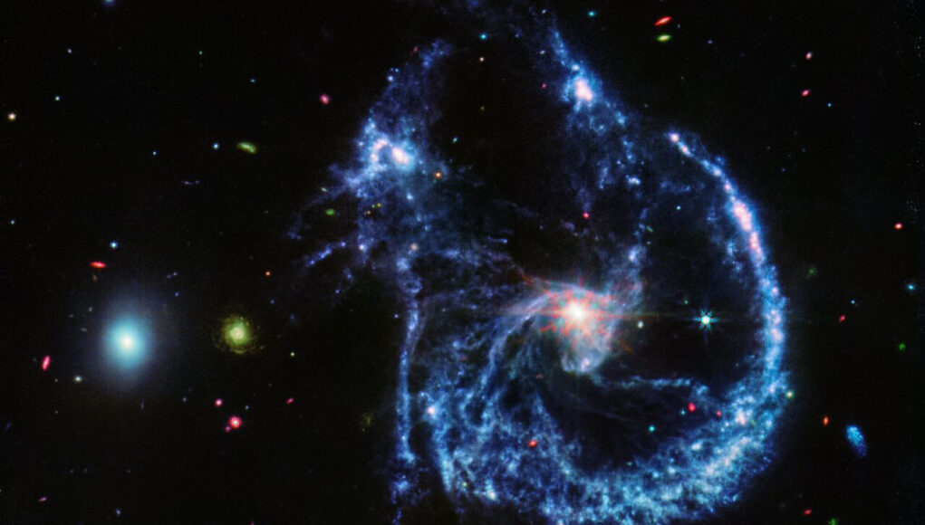 Arp 107 catturata dalla telecamera MIRI del JWST. Credit: NASA, ESA, CSA, STScI