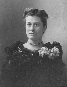 1)	Primo piano dell’astronoma scozzese, naturalizzata statunitense, Williamina Paton Stevens Fleming realizzato intorno all’anno 1890.